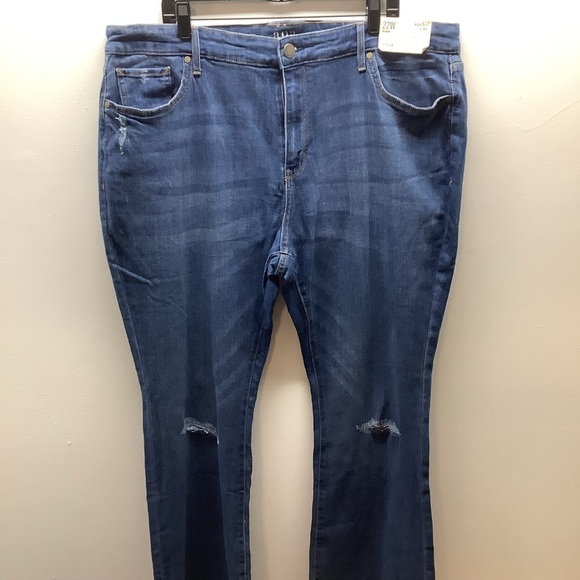 a.n.a Size 22W High Rise Flare Jeans. New With Tags - Picture 3 of 12